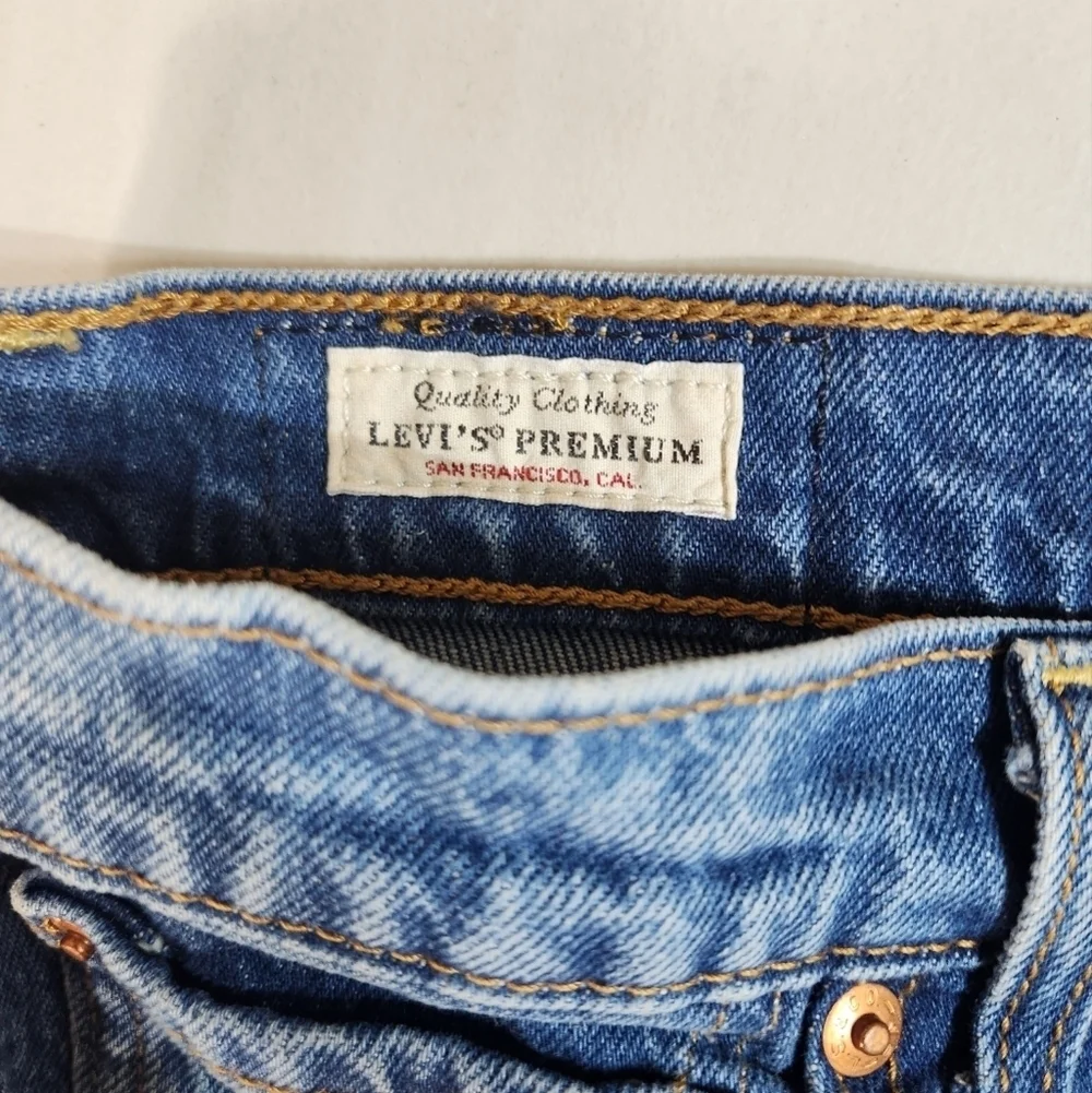 Levis Premium Womens |28| Ribcage Button Fly Cut-Off Shorts